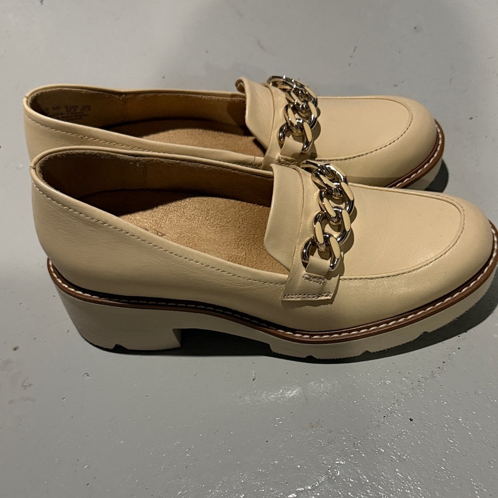 New Cream Loafers with Chain Detail